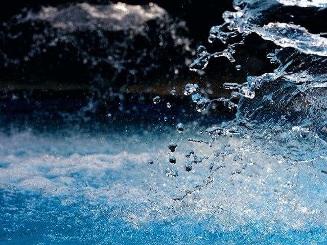 fotografia de água em movimento